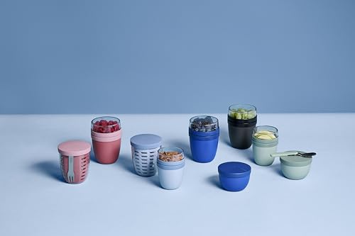 Mepal Müslibecher to go, praktischer Joghurtbecher to go - Unterteilung für Joghurt & Müsli - Geeignet für Gefrierschrank, Mikrowelle & Spülmaschine - 500 ml + 200 ml - Nordic Sage