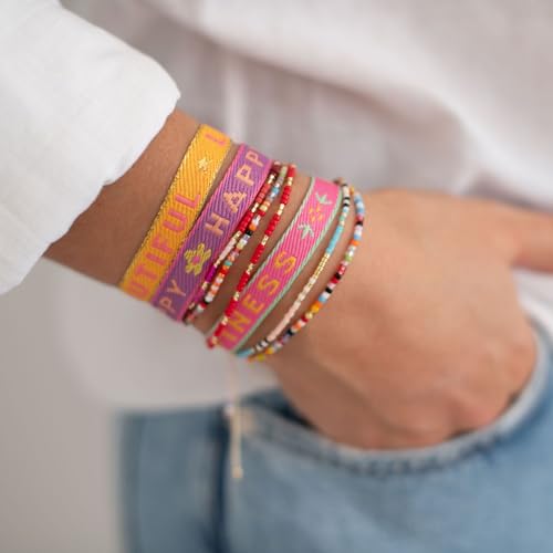 happymaker - Boho Armbänder, 4er Set, Stoffarmbänder und Glasperlen Armbänder, größenverstellbar mit Schiebeknoten und Schiebeperle, wasserfest, handmade in Deutschland