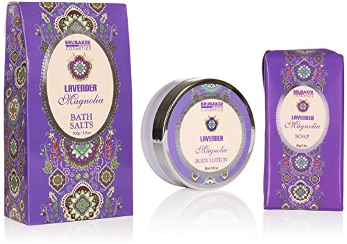 BRUBAKER Cosmetics Bade- und Dusch Set Lavendel Magnolien Duft - 7-teiliges Geschenkset in dekorativem Korb