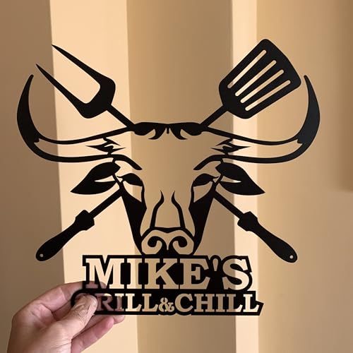 Personalisierter Grill & Chill BBQ Schild - Metall Wandschild für Grillen und Barbecue - Wanddeko mit Stierkopf - Gartenschild - Bull Head - Weihnachtsgeschenk für Papa - Gartendeko Wetterbeständig