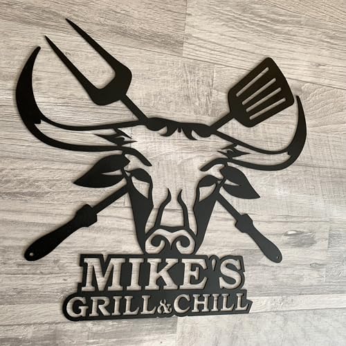 Personalisierter Grill & Chill BBQ Schild - Metall Wandschild für Grillen und Barbecue - Wanddeko mit Stierkopf - Gartenschild - Bull Head - Weihnachtsgeschenk für Papa - Gartendeko Wetterbeständig