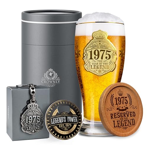 CROWNLY CRYSTAL® 1975 Geschenk 50 Geburtstag Mann Bierglas Mit Gravur 570 ml Geschenke Für Männer Personalisierte Geschenke Geburtstagskarte 50 Mann Deko 50. Geburtstag Mann Geschenk Freund